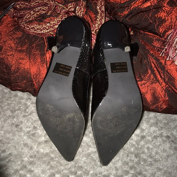I’m selling black heels - Picture 2 of 4